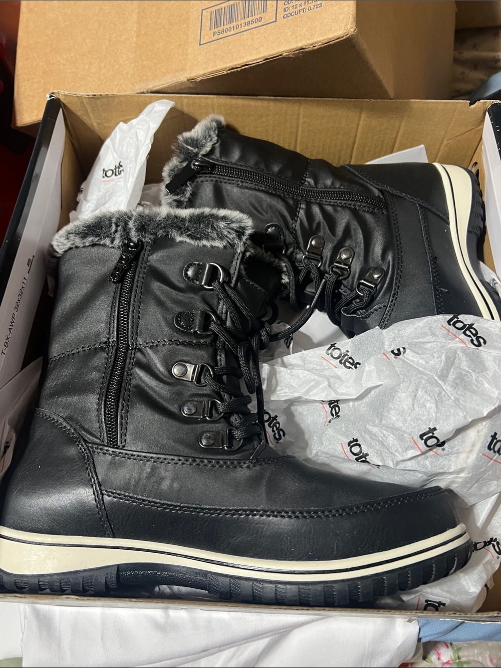 NIB Totes boots
